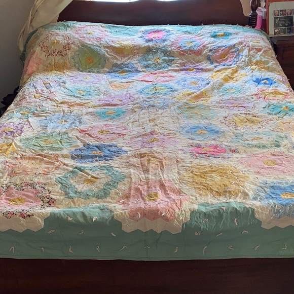 Floral Patchwork Quilt - Multicolor. 87” x 81”